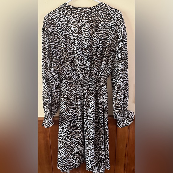 BOHO BOUTIQUE size SMALL, zebra print, long sleeved asymmetrical hemline dress. - Picture 2 of 9